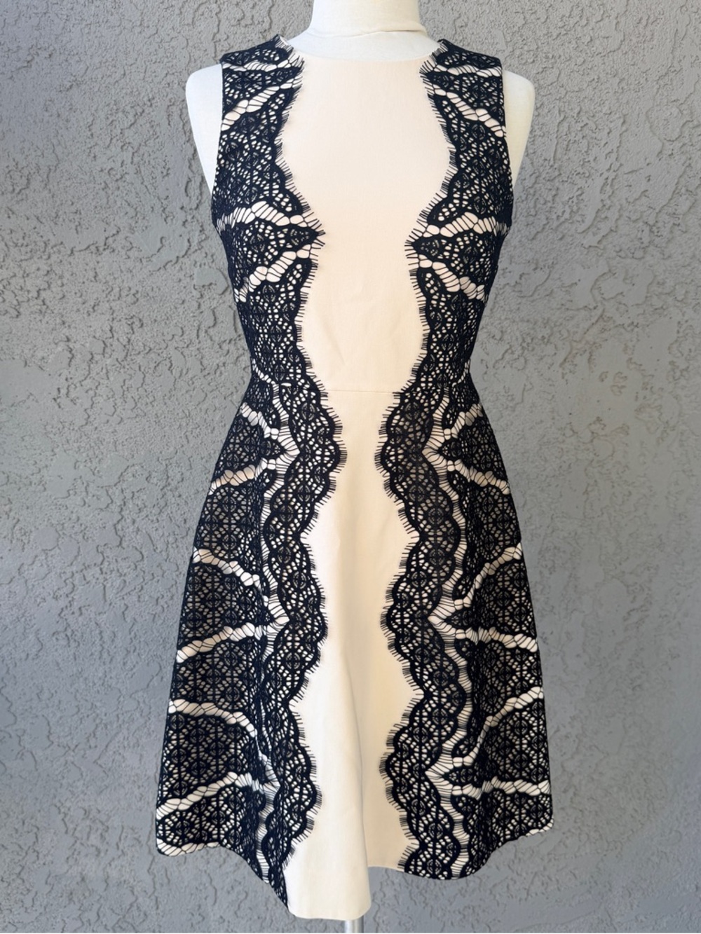 Diane von Furstenberg DVF Daniella Fit & Flare Dress Cream with Black Lace Sz 2 - Picture 2 of 12